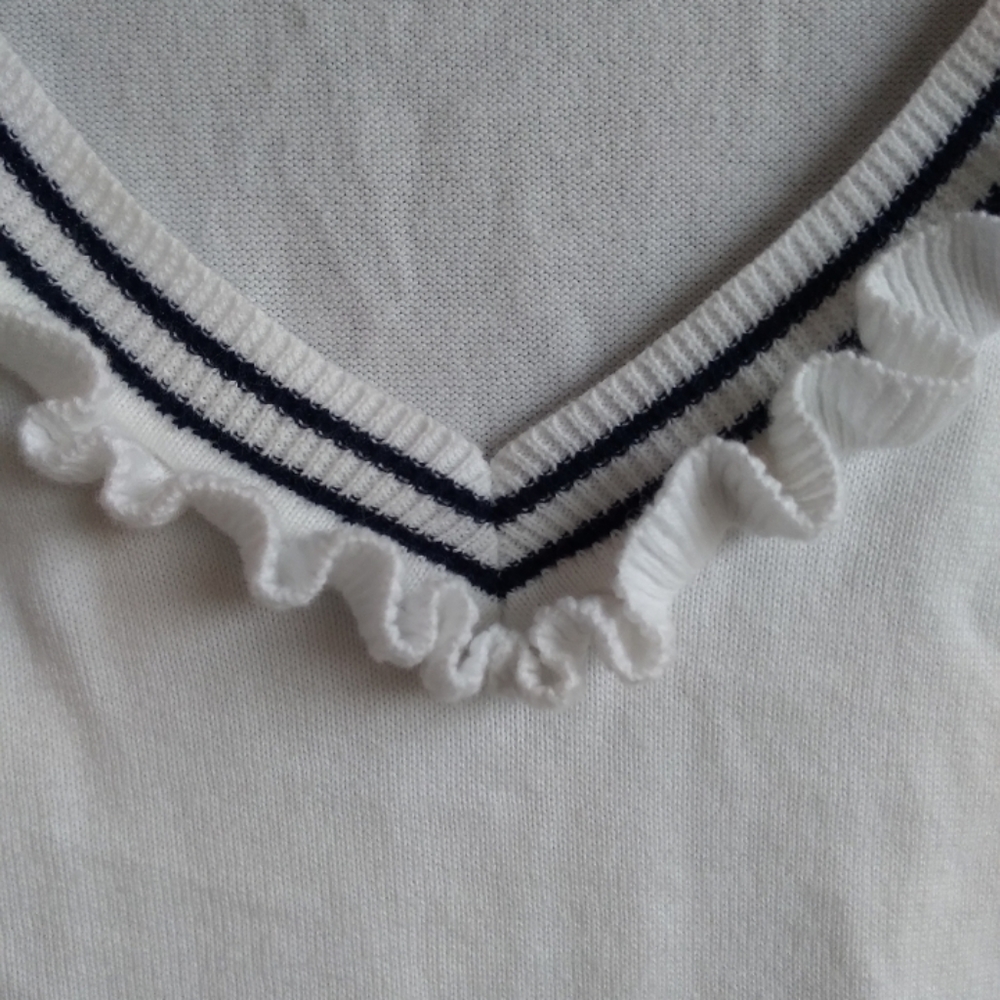 Crown and Ivy White V Neck Sweater - Picture 5 of 6